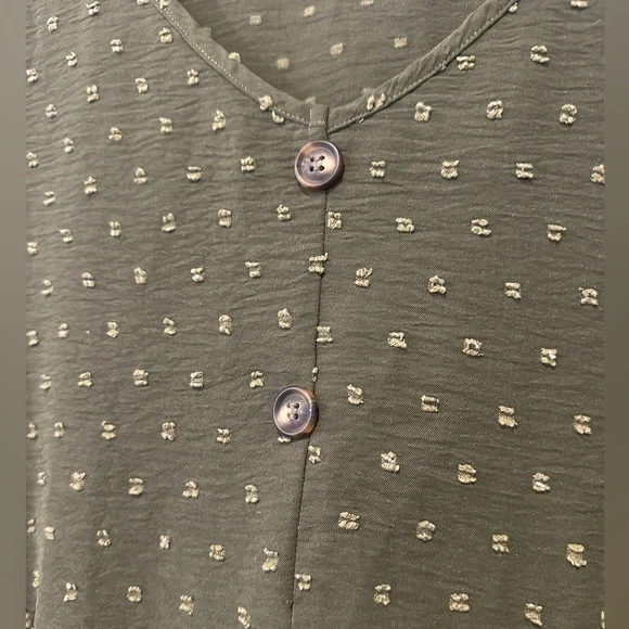 Green Blouse - Picture 4 of 4